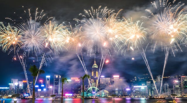 香港好玩嗎？霓虹閃耀的都市魅力，體驗香港不夜城